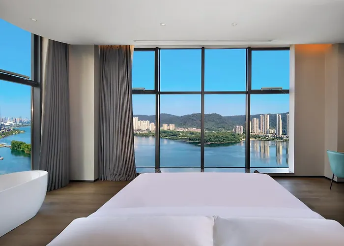 长沙梅溪湖麦客达温德姆湖景酒店