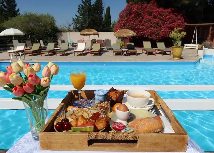 Les Aubuns Country Hotel