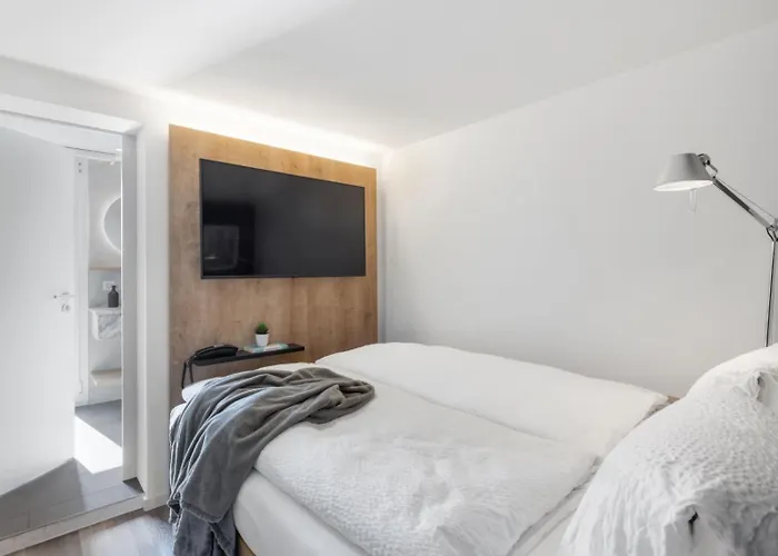 Ascona Lodge, Pool&Garden Retreat