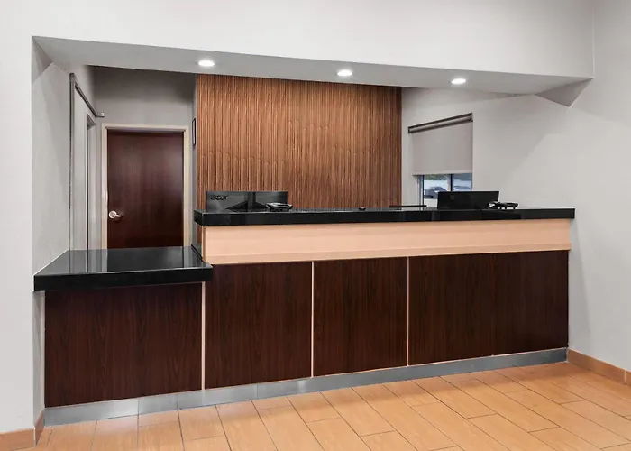Wingate By Wyndham Oshkosh Hotel