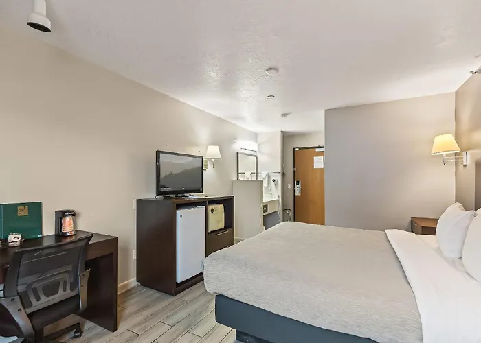Quality Inn & Suites Salina National Forest Area