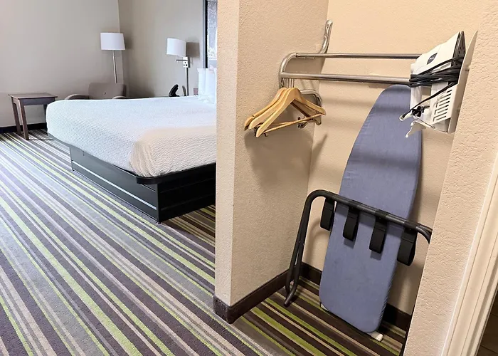 Harmony Hotel, Hernando
