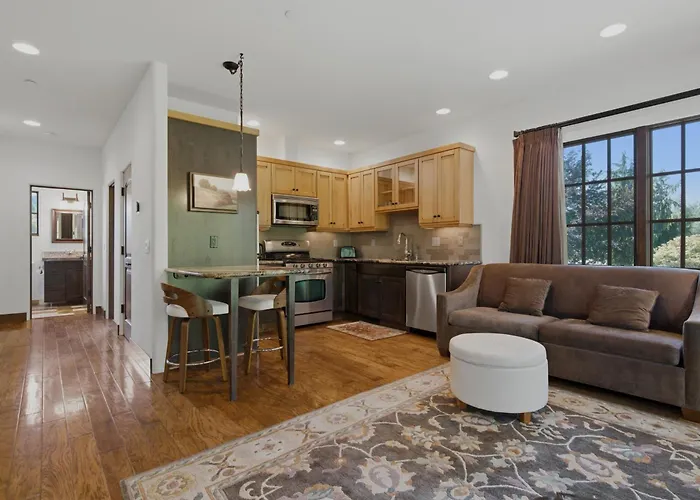 Columbia Cliff Villas