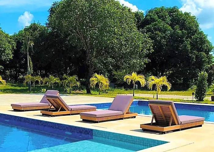 Exclusive 5-Br Villa 2 Pools Fast Dual Wi-Fi
