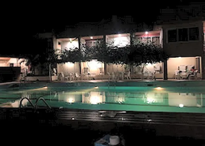 Royal Birds Motel
