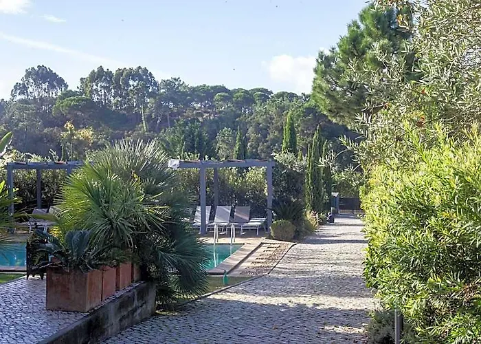 Tranquil Retreat In Sesimbra With Private Entrance And Stunning Views