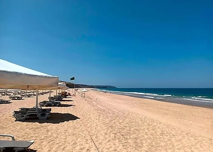 Tranquil Retreat In Sesimbra With Private Entrance And Stunning Views