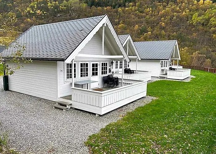Spacious 6-Person Holiday Park Home In Kinsarvik