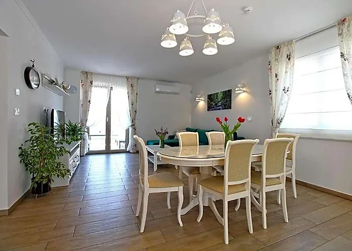 Elegant Villa With Private Pool In Bale