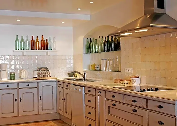 Villa With Private Beach - Villa Lou Cade