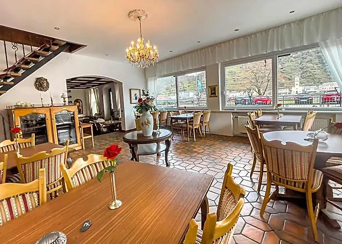 Hotel Zum Goldenen Loewen - Restaurant - Panoramabar - Terrassen - Events - Rheinblick - Geschichte Seit 1728