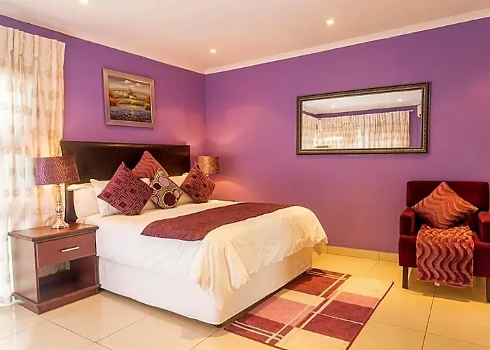 Ezulwini Guest House - Executive Double Room With Pool View, 2 Guests In Balito