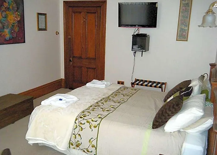 Collingwood Manor Bed & Breakfast