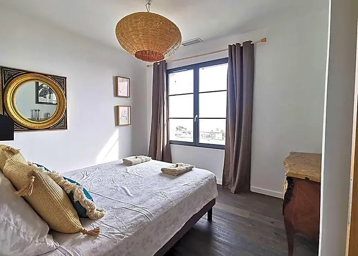 Casa Lunga In Erbalunga - A Stones Throw From The Beach