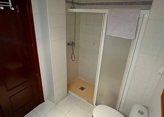 Dormitorio, Sala De Estar Y Bano Privado