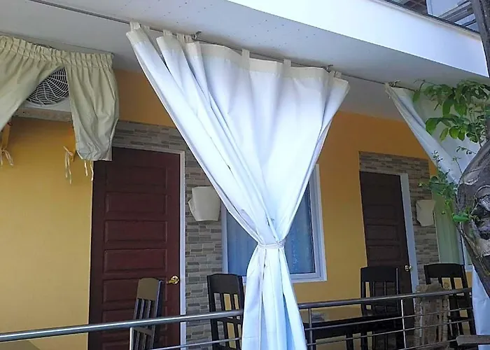 Luzmin Bh - Beachfront Cottages