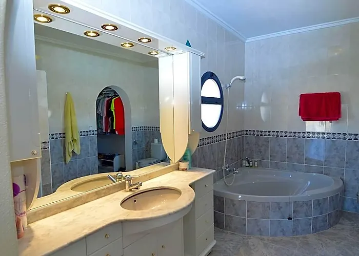 Detached Villa With A Swimming Pool And Amazing View Of The La Marquesa Golf Course