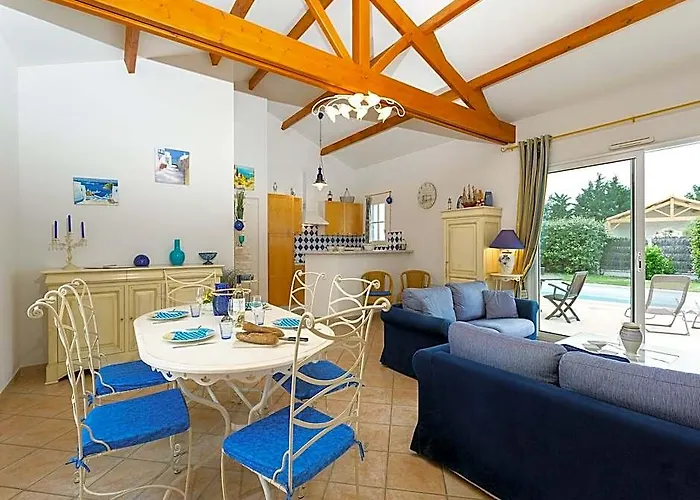 Spacious Villa By The Sea