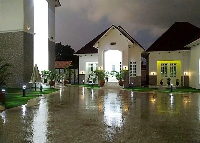 Castle De White House Hotel