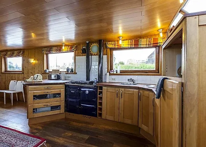 Boat Getaway Near Lake