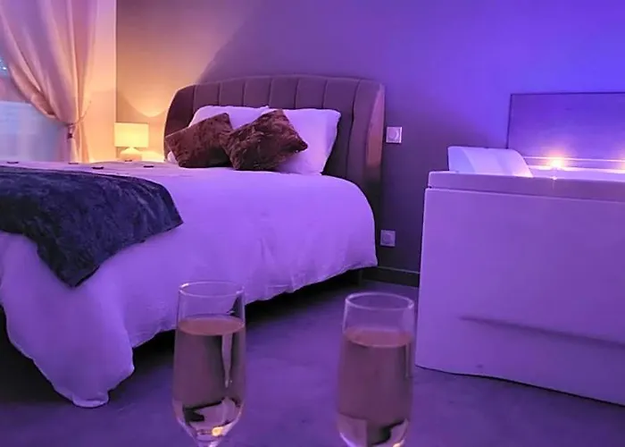 La Chambre Des Tentations , Love Room Avec Jacuzzi