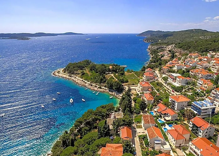 Charming Villa With Spacious Rooms And Private Swimming Pool In The Lavender Island Of Hvar