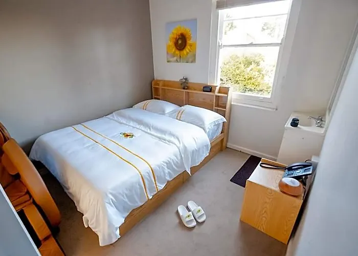 Hearty Center Motel