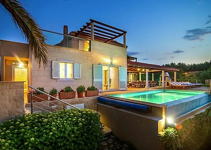 Beautiful Villa On The Island Of Brac With Infinity Pool, Beach At 30 Meters