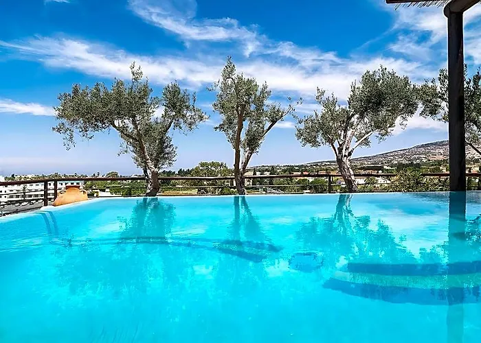 Coral Beach Hotel And Resort
