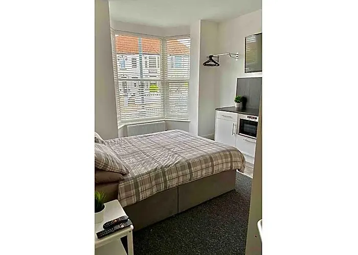 Hillcrest Studio Apartments