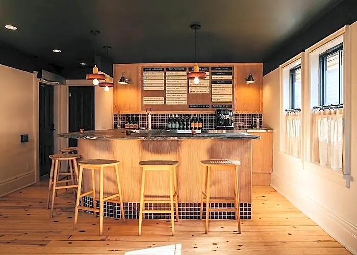 Somewhere Inn Collingwood Boutique Hotel