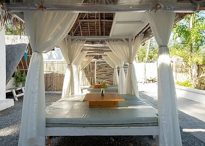 Costas De Liwa Bar & Beach Resort