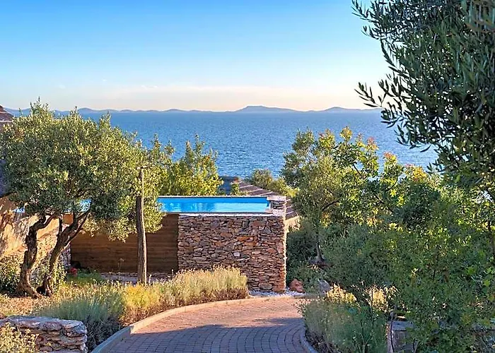 Golden Haven Luxe Glamp Resort