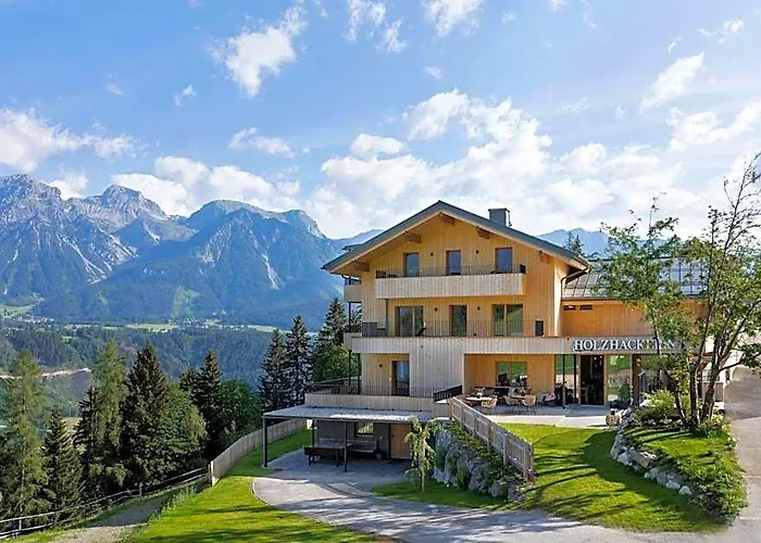 Holzhackerin - The Charming Haus Am Berg
