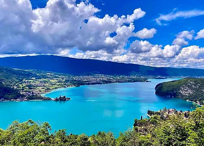 Bergerie Loft Apartment With Panoramic Lake
