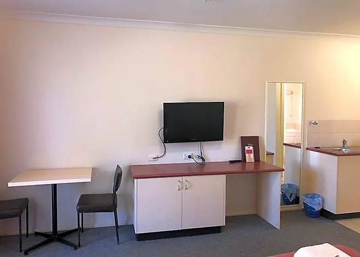 Outback Quarters Motel Hay