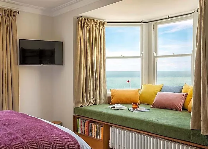 Fort Road Hotel