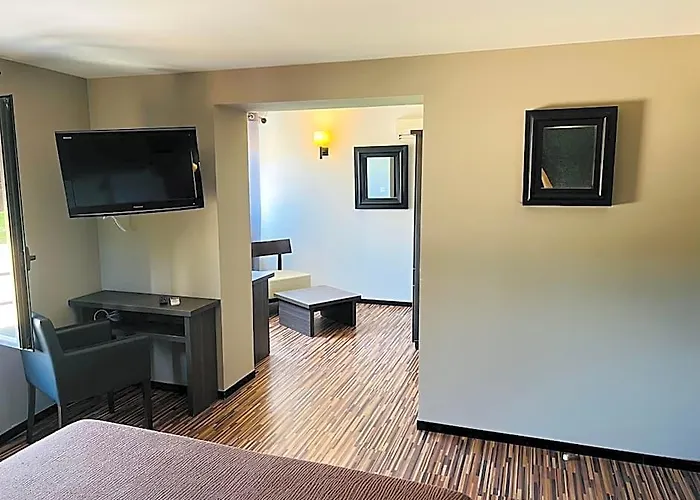 L'Hotel De La Bourse A Bagnols-Sur-Ceze