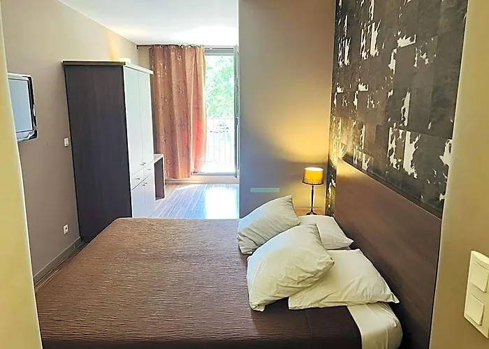 L'Hotel De La Bourse A Bagnols-Sur-Ceze
