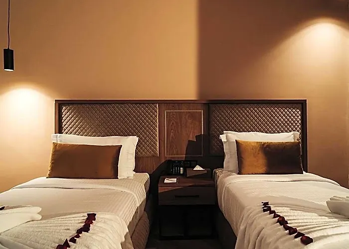 City Hotel By Waves