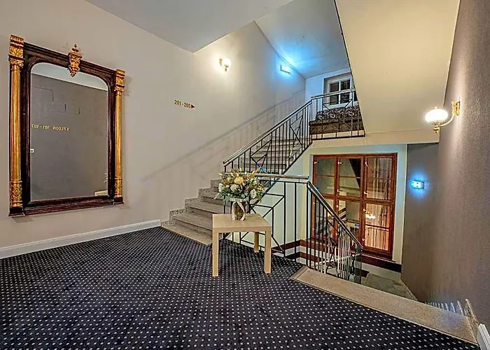 City Hotel