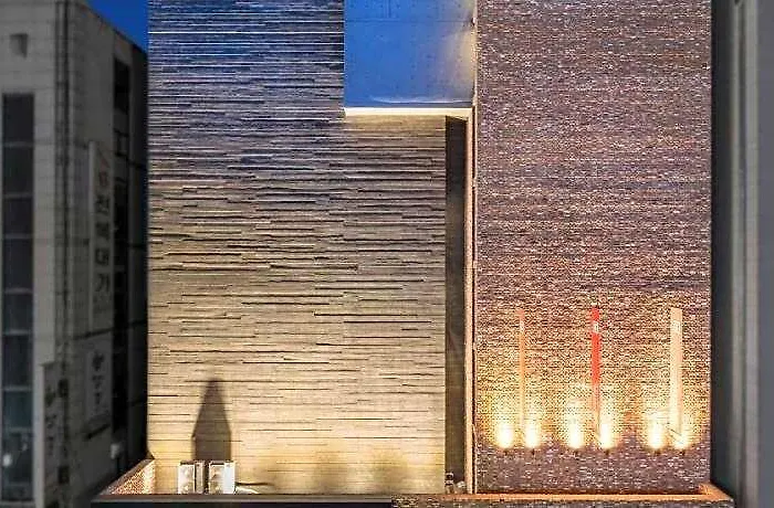 Hotel March