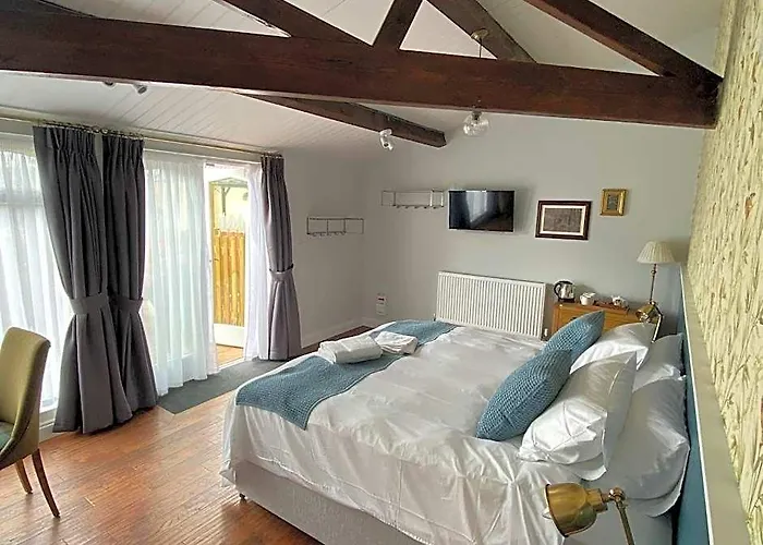 Three Bishops Inn
