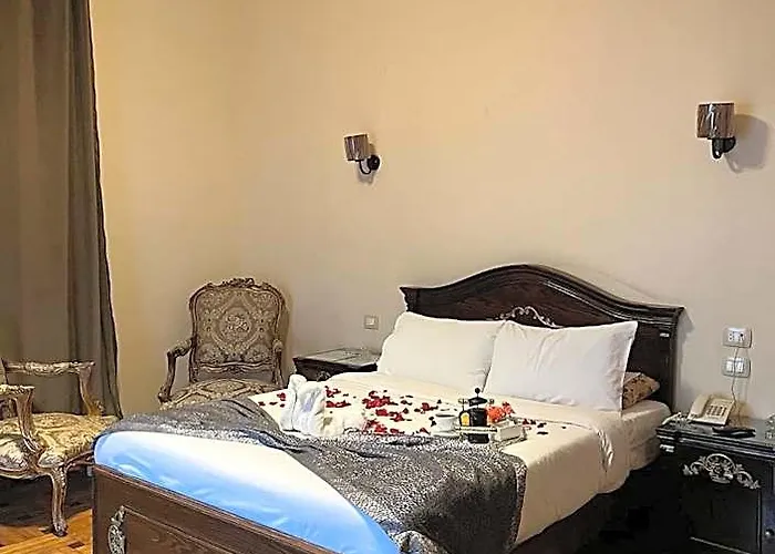 Hyde Park House Hotel