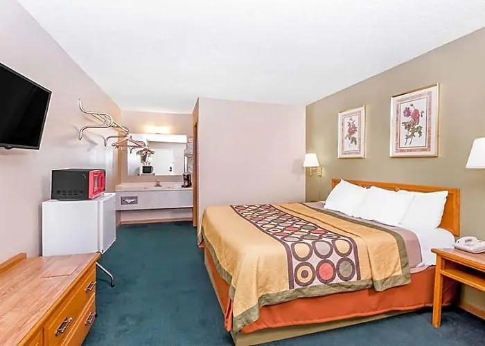 Super 8 By Wyndham Butler