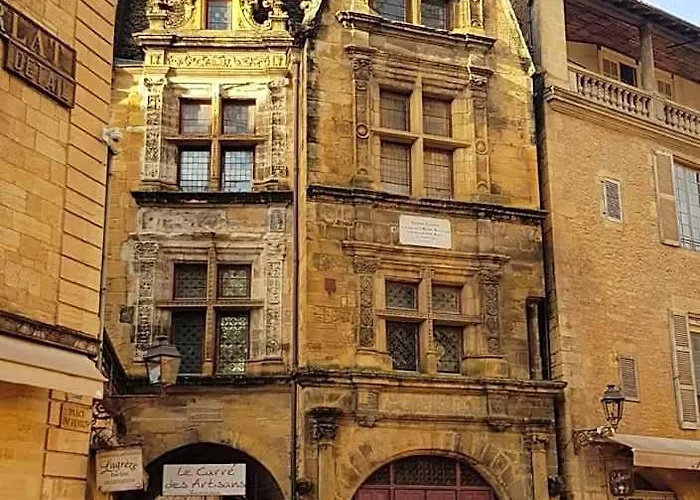 Hôtel Confort Le Moulin Rouge
