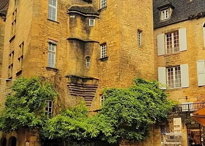 Hôtel Confort Le Moulin Rouge