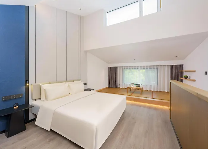 Dalian Airport Yingke Road Atour Hotel