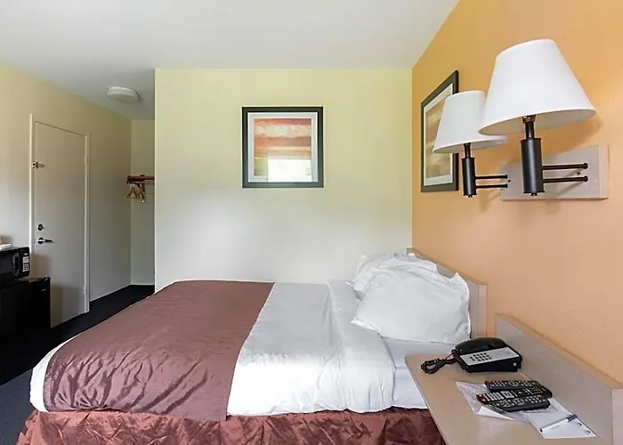 Days Inn By Wyndham New Philadelphia
