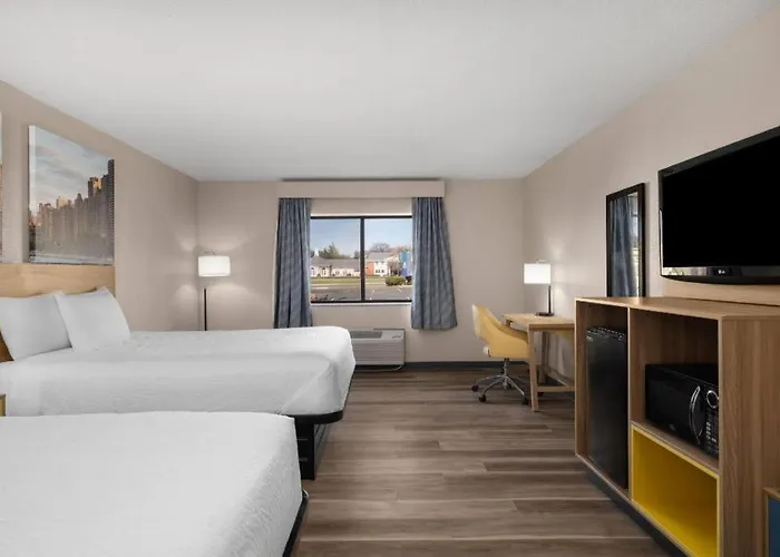 Days Inn By Wyndham St. Charles Il